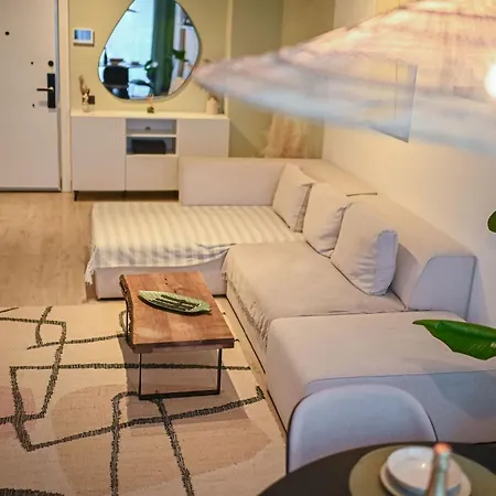 Sun & Fun Infinity Pool Mamaia