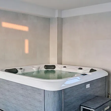 Sun & Fun Infinity Pool