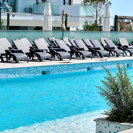 Sun & Fun Infinity Pool *