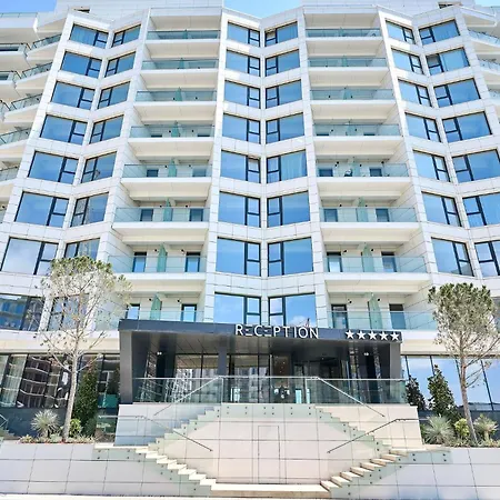 Sun & Fun Infinity Pool *