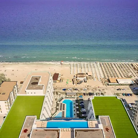 Sun & Fun Infinity Pool Mamaia