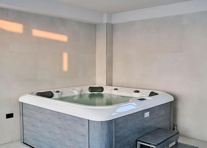 Sun & Fun Infinity Pool