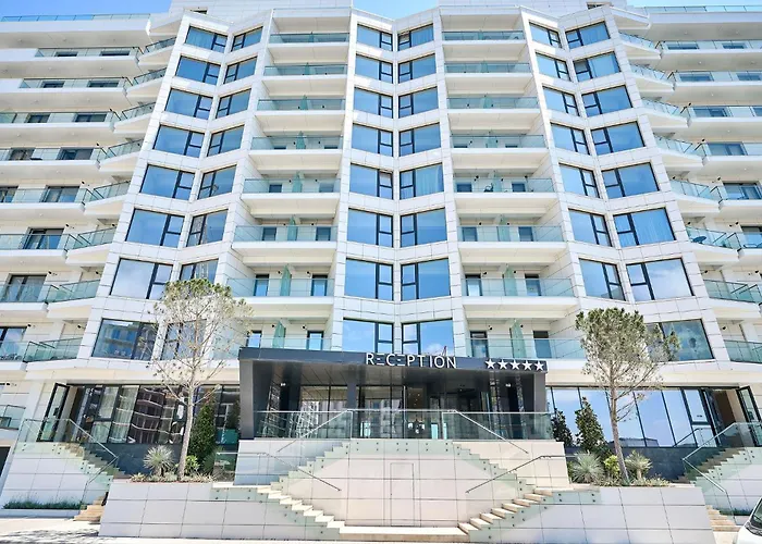 Sun & Fun Infinity Pool *